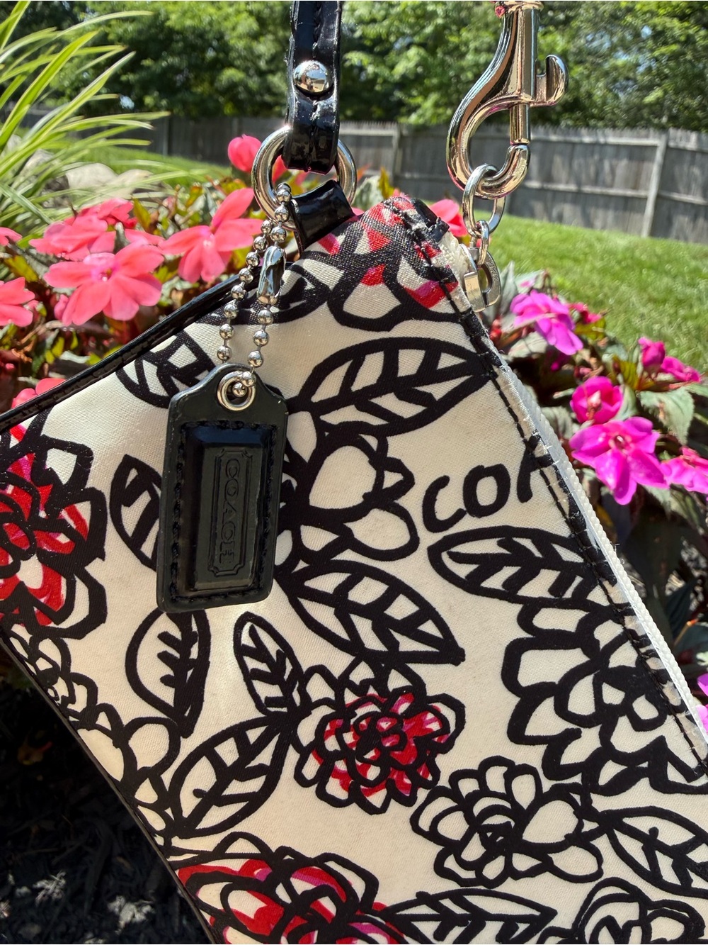 Coach poppy floral graffiti Wristlet - Picture 4 of 6